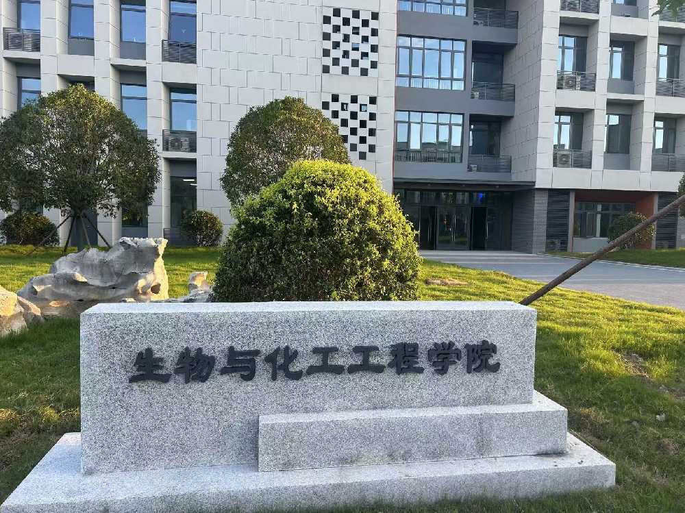 海陵区扬州职业大学体育场高杆灯项目